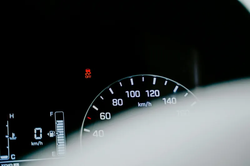 Blind Spot Monitors Are Making Drivers Worse at the One Thing They're Supposed to Improve